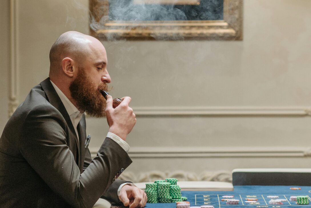 Balancing Your Travel Plans Between Casino Tourism and Online Casino Gaming